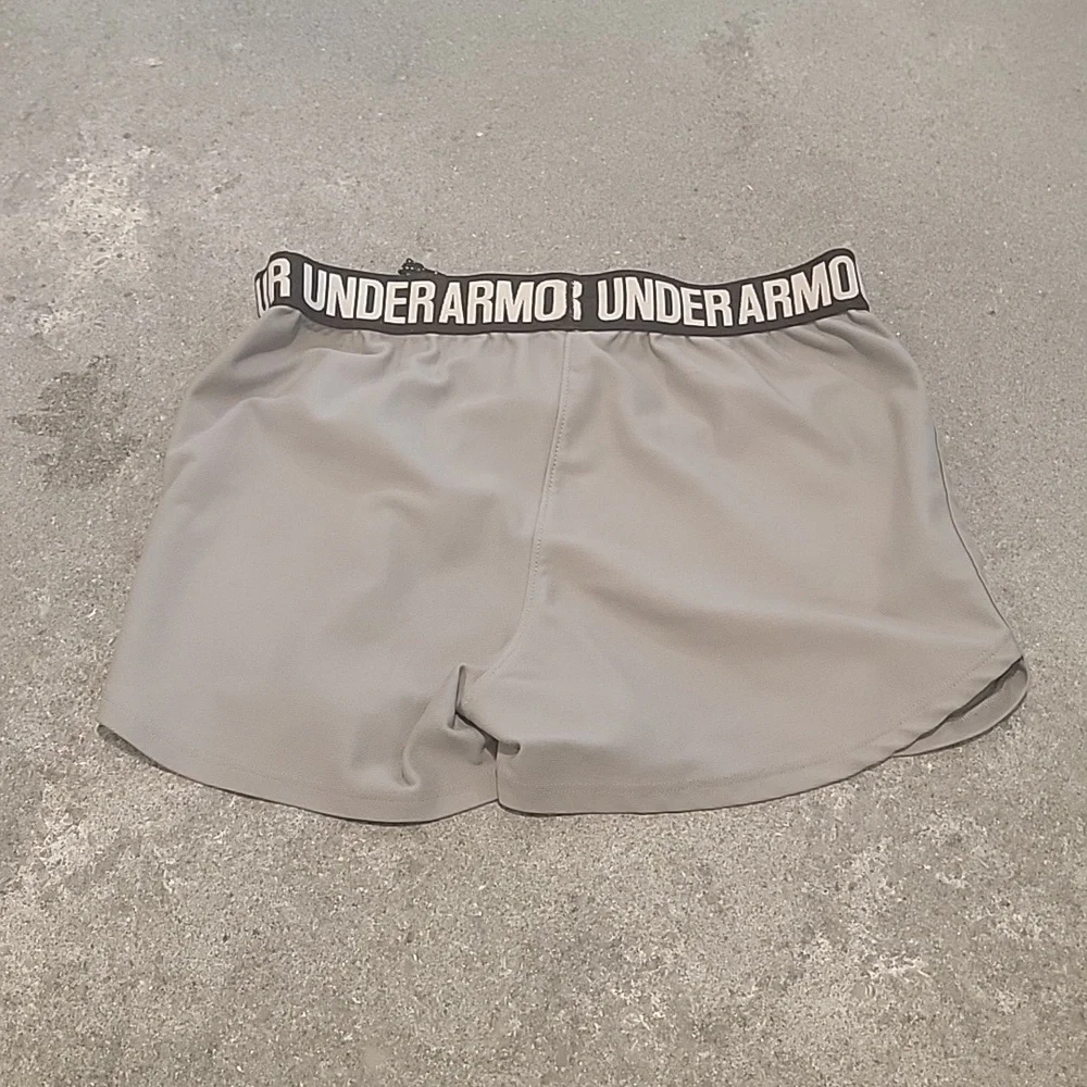 Girls‎ Grey Under Armour Loose Shorts